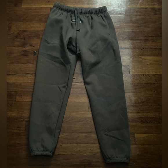 Olive color essentials sweatpants - Picture 1 of 2